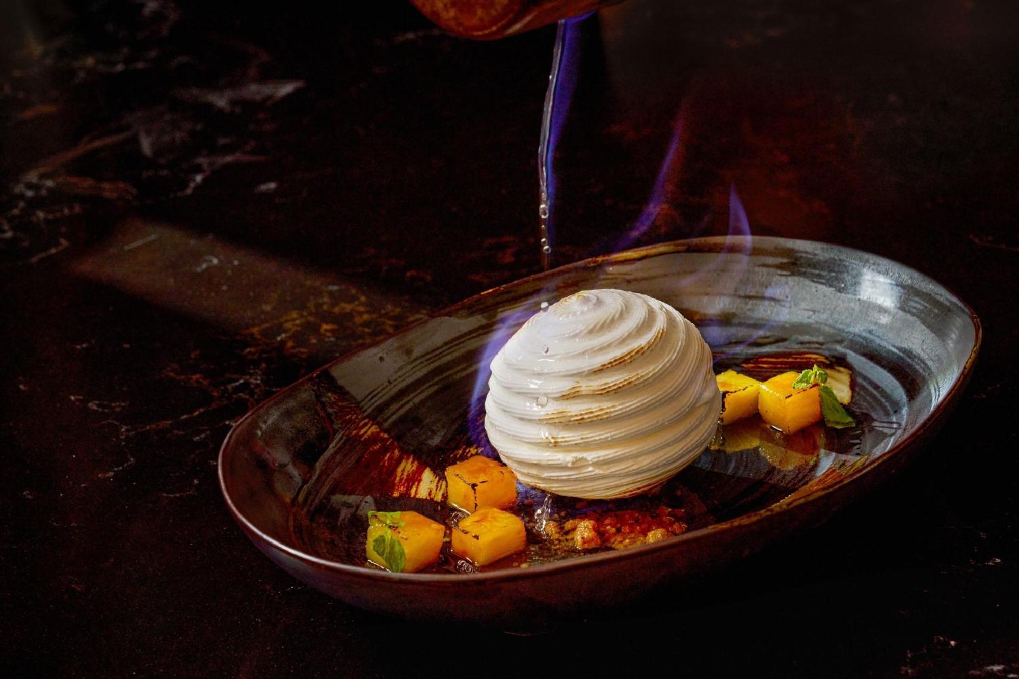 W Singapore - Sentosa Cove Buitenkant foto A dessert prepared with liquid nitrogen