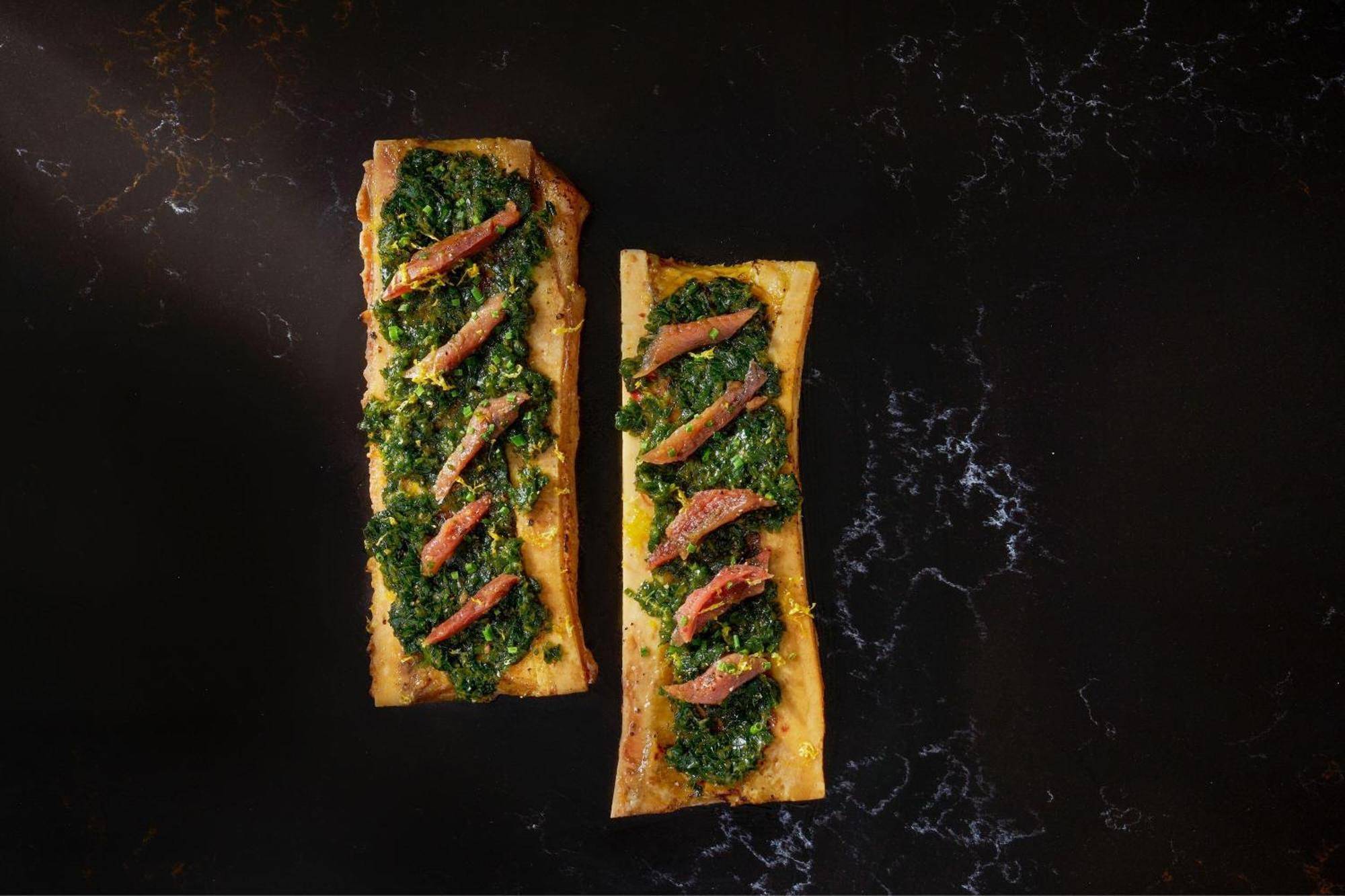 W Singapore - Sentosa Cove Buitenkant foto A flatbread with anchovies