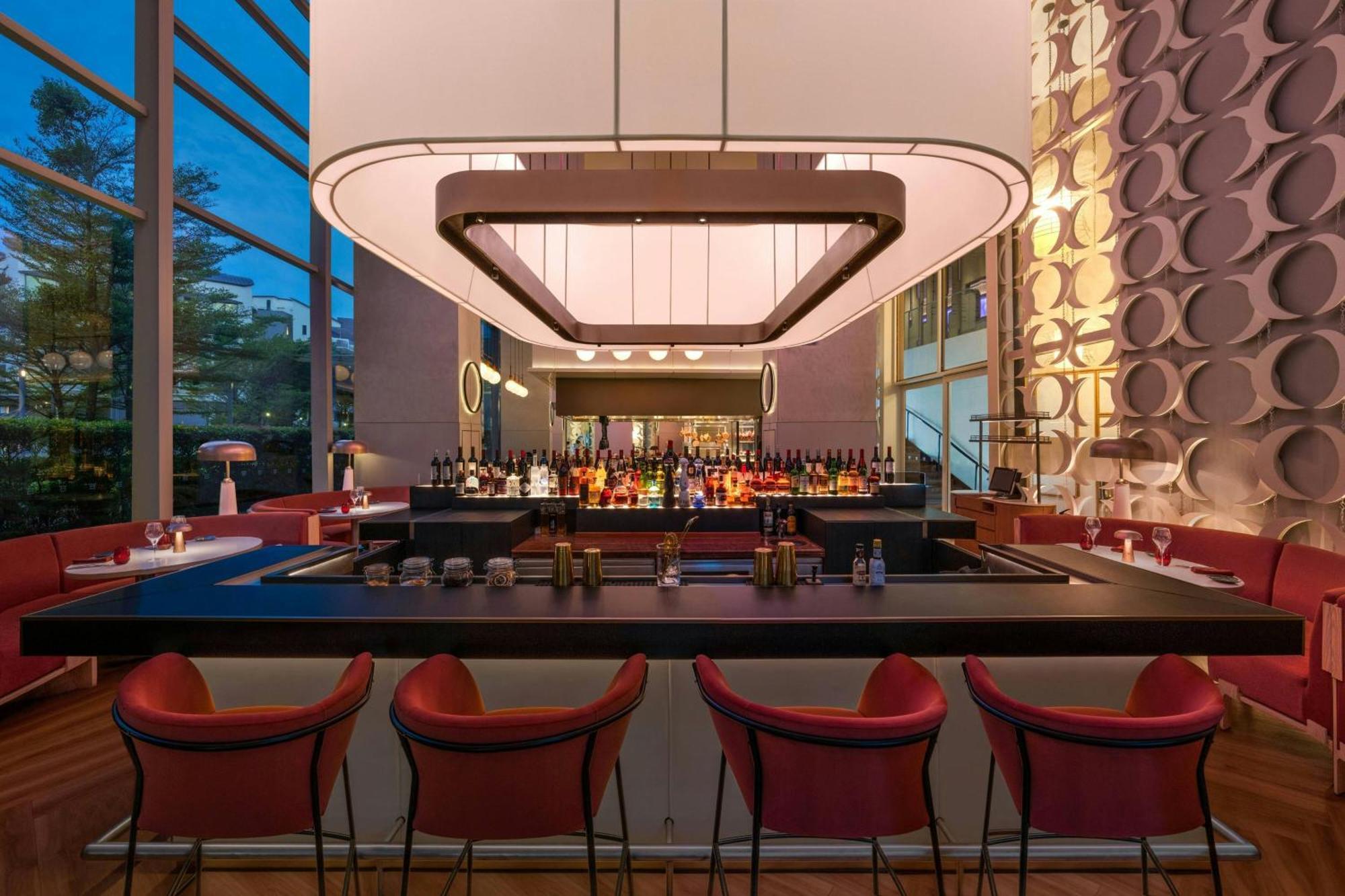 W Singapore - Sentosa Cove Buitenkant foto The bar at the hotel